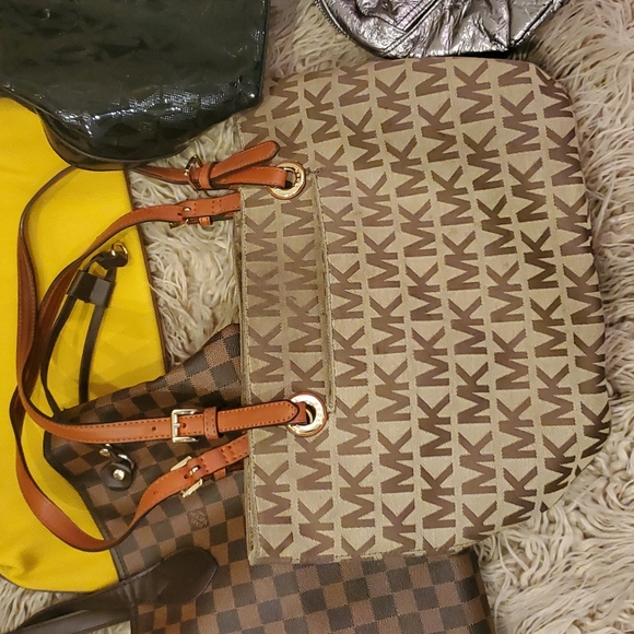 2 for 1 Michael Kors Handbag - Picture 4 of 4